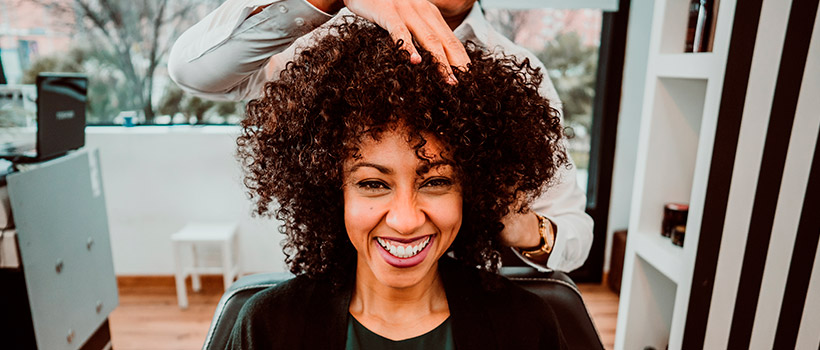 Cortes de pelo rizado - Tendencias 2021 | Salón de Peluquería en Valencia Espacio Kibo